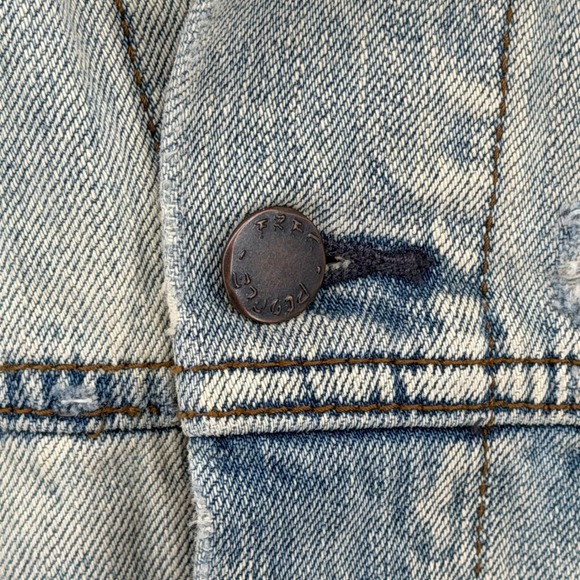 Free People Oversized Distressed Denim Jacket Light Wash Blue XS OB1003423 - Picture 4 of 6